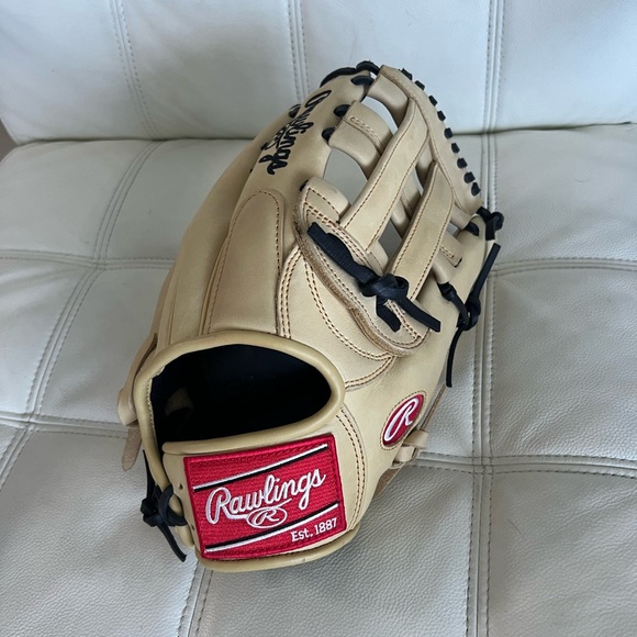 Rawlings Beige Baseball Glove with Black Lacing - Picture 2 of 6
